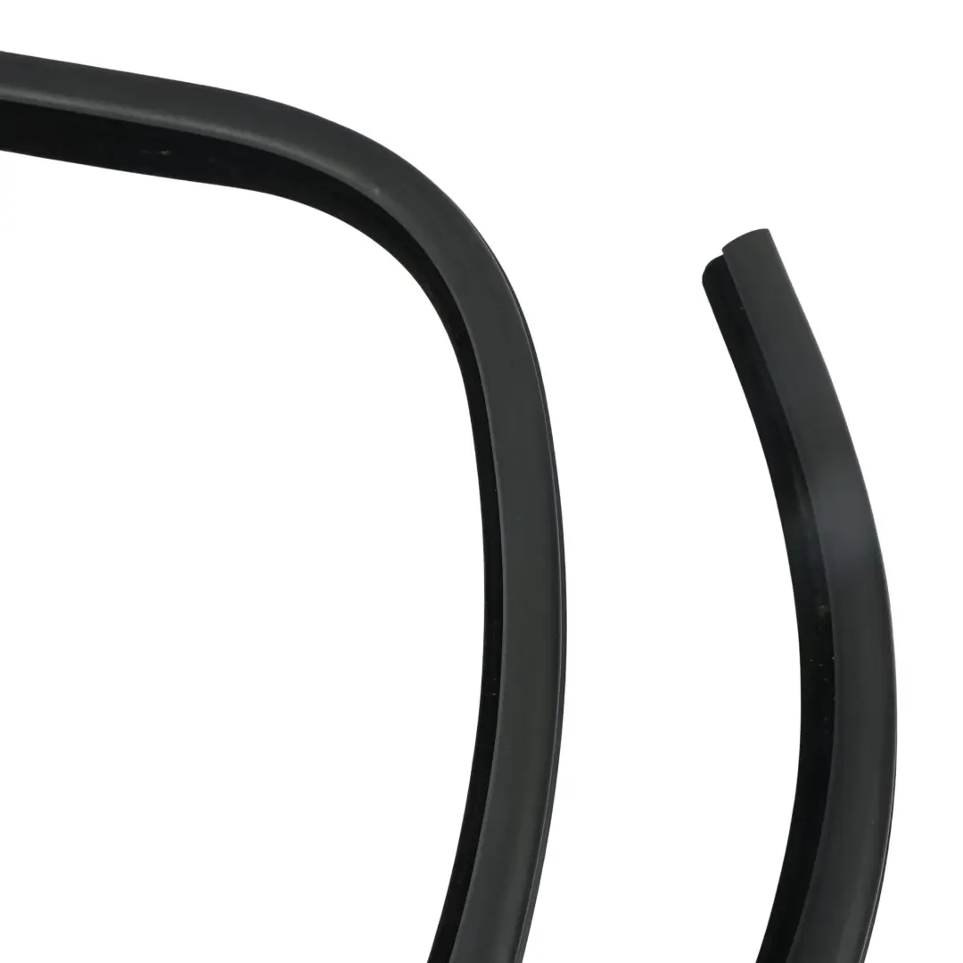 Land Rover L494 Tür Gummidichtung Hinten DK62-253A10-AC - SKU LR043861 - Teilenummer LR043861