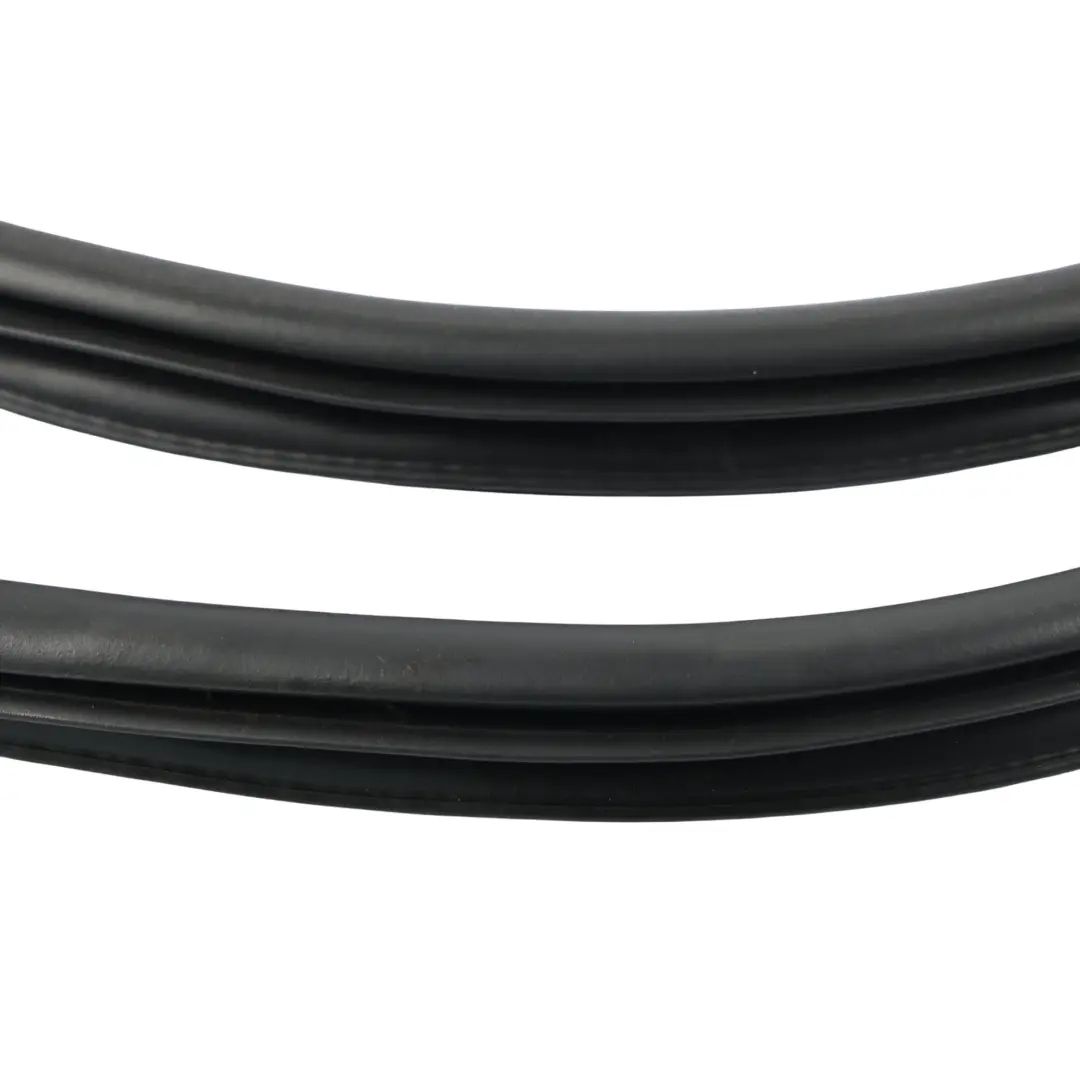 Land Rover L494 Tür Gummidichtung Hinten DK62-253A10-AC - SKU LR043861 - Teilenummer LR043861