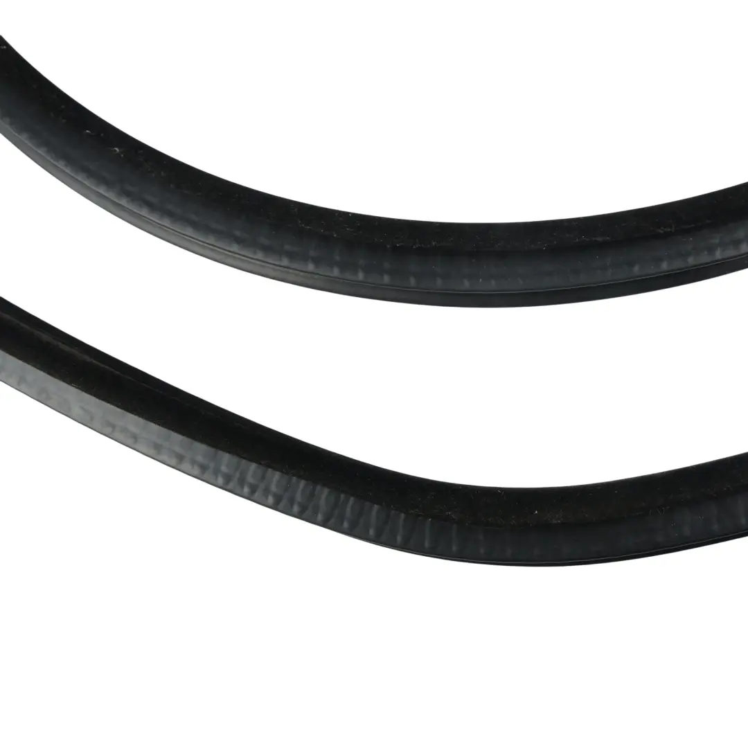 Land Rover L494 Junta Goma Puerta Trasera Sello DK62-253A10-AC - SKU LR043861 - Número de pieza LR043861