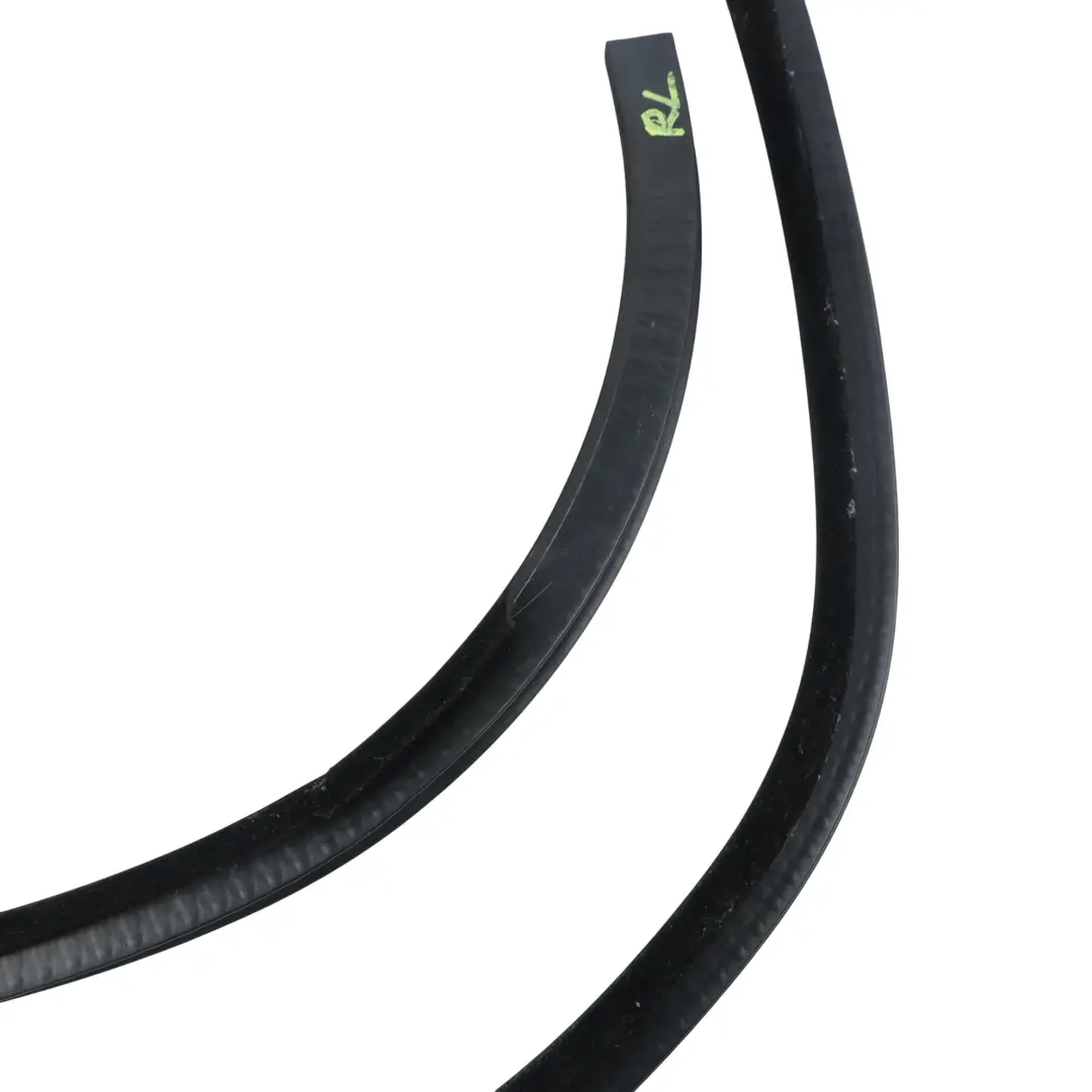 Land Rover L494 Junta Goma Puerta Trasera Sello DK62-253A10-AC - SKU LR043861 - Número de pieza LR043861