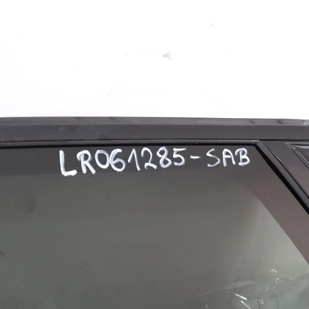 Land Rover Discovery Sport L550 Puerta Trasera Izquierda Santorini Black - 820 - SKU LR061285-SAB - Número de pieza LR061285