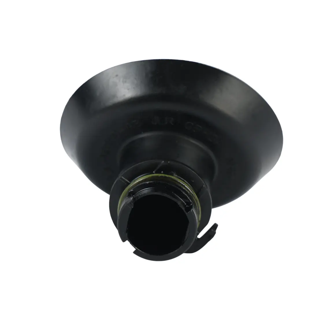 Bocchettone Rabbocco Olio Motore Con Tappo CPLA-6A940-AB per Range Rover Sport L494 con numero di parte LR082511 Range Rover Sport L494 Bocchettone Rabbocco Olio Motore Con Tappo CPLA-6A940-AB - SKU LR082511 - Numero di parte LR082511