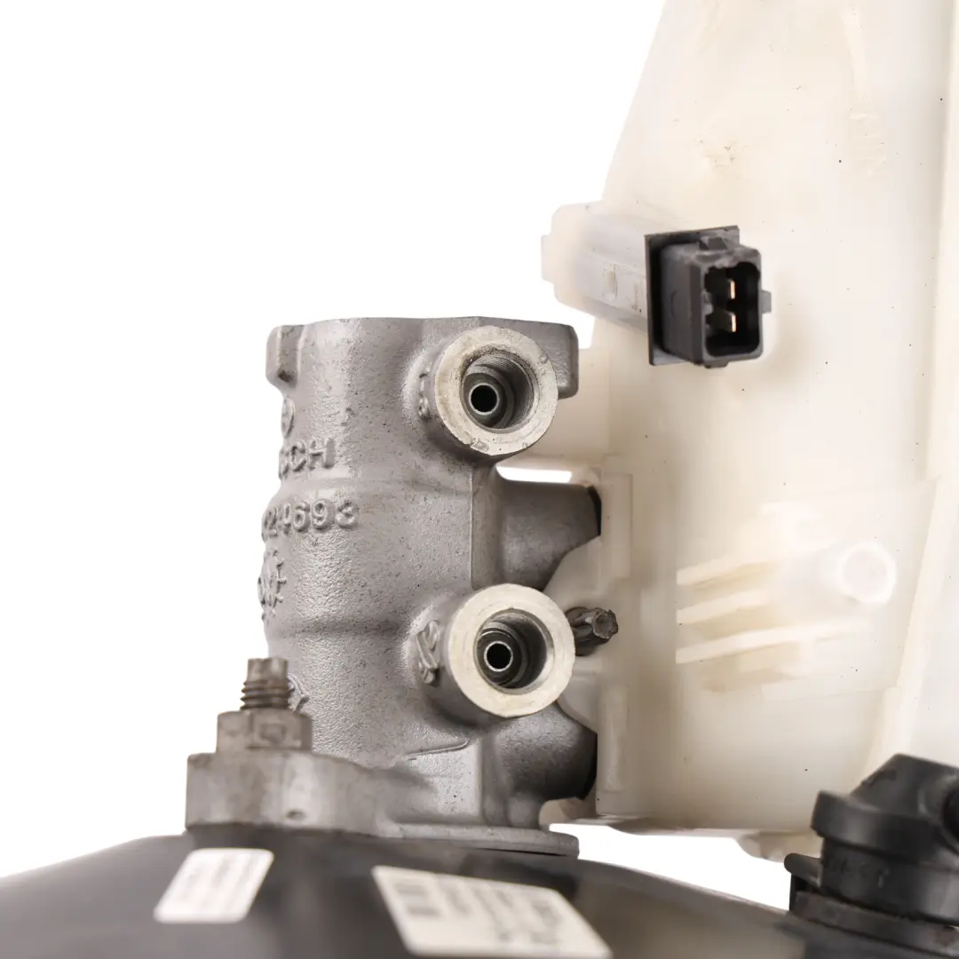 Brake Servo Booster Master Cylinder Reservoir to Toyota Avensis T27 with Part number 4720005280 Toyota Avensis T27 Brake Servo Booster Master Cylinder Reservoir - SKU RHD-4720005280 - Part number 4720005280