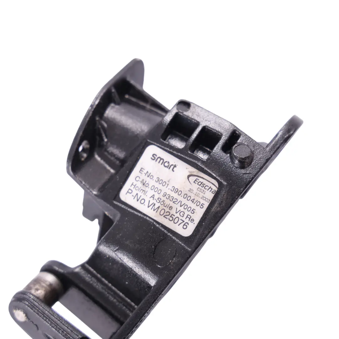 MK1 Roadster Roof Latch Catch Right O/S to Smart Roadster with Part number 0009332V005 Smart Roadster MK1 Roadster Roof Latch Catch Right O/S - SKU 0009332V005 - Part number 0009332V005