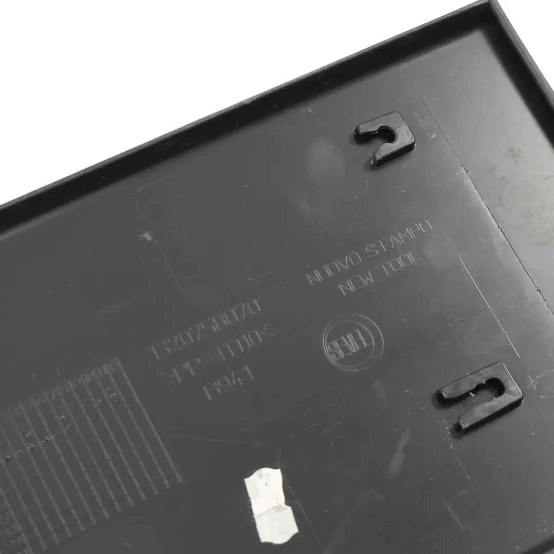 Citroen Relay Moulure Décorative Inférieure Porte Arrière Droite pour à propos du numéro de pièce 1320758070 Citroen Relay Moulure Décorative Inférieure Porte Arrière Droite - SKU 1320758070 - Numéro de pièce 1320758070