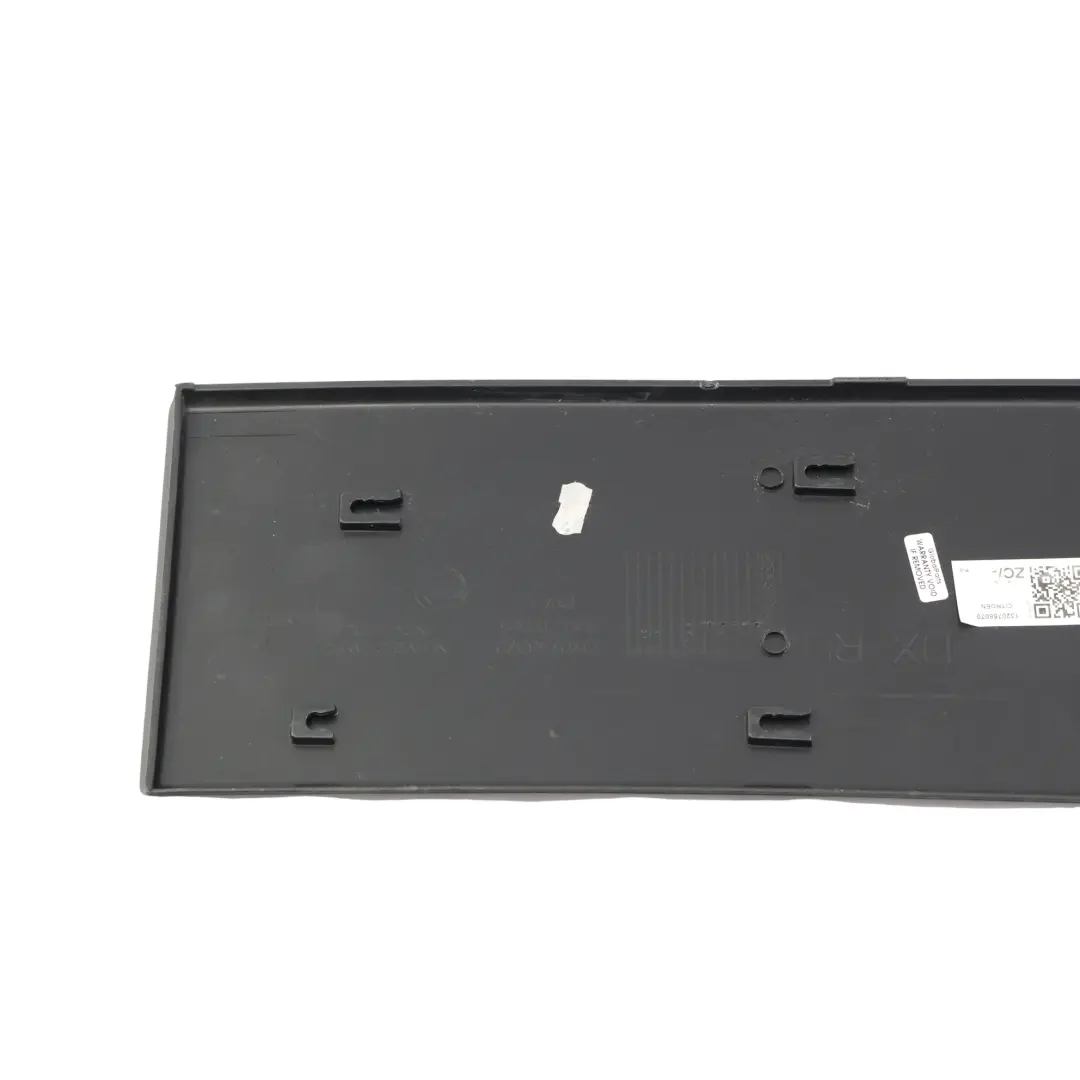 Citroen Relay Hecktür Untere Zierleiste Abdeckung Rechts für mit Teilenummer 1320758070 Citroen Relay Hecktür Untere Zierleiste Abdeckung Rechts - SKU 1320758070 - Teilenummer 1320758070