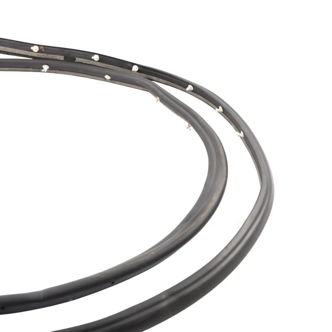 Mk4 Front Door Seal Gasket Rubber Right O/S 7S71-A20708-AF to Ford Mondeo with Part number 1534565 Ford Mondeo Mk4 Front Door Seal Gasket Rubber Right O/S 7S71-A20708-AF - SKU 1534565 - Part number 1534565