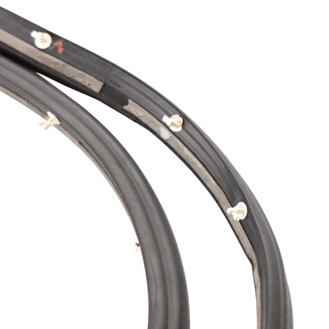 Mk4 Front Door Seal Gasket Rubber Right O/S 7S71-A20708-AF to Ford Mondeo with Part number 1534565 Ford Mondeo Mk4 Front Door Seal Gasket Rubber Right O/S 7S71-A20708-AF - SKU 1534565 - Part number 1534565