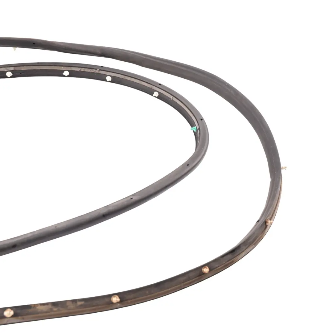 Mk4 Front Door Seal Gasket Rubber Right O/S 7S71-A20708-AF to Ford Mondeo with Part number 1534565 Ford Mondeo Mk4 Front Door Seal Gasket Rubber Right O/S 7S71-A20708-AF - SKU 1534565 - Part number 1534565