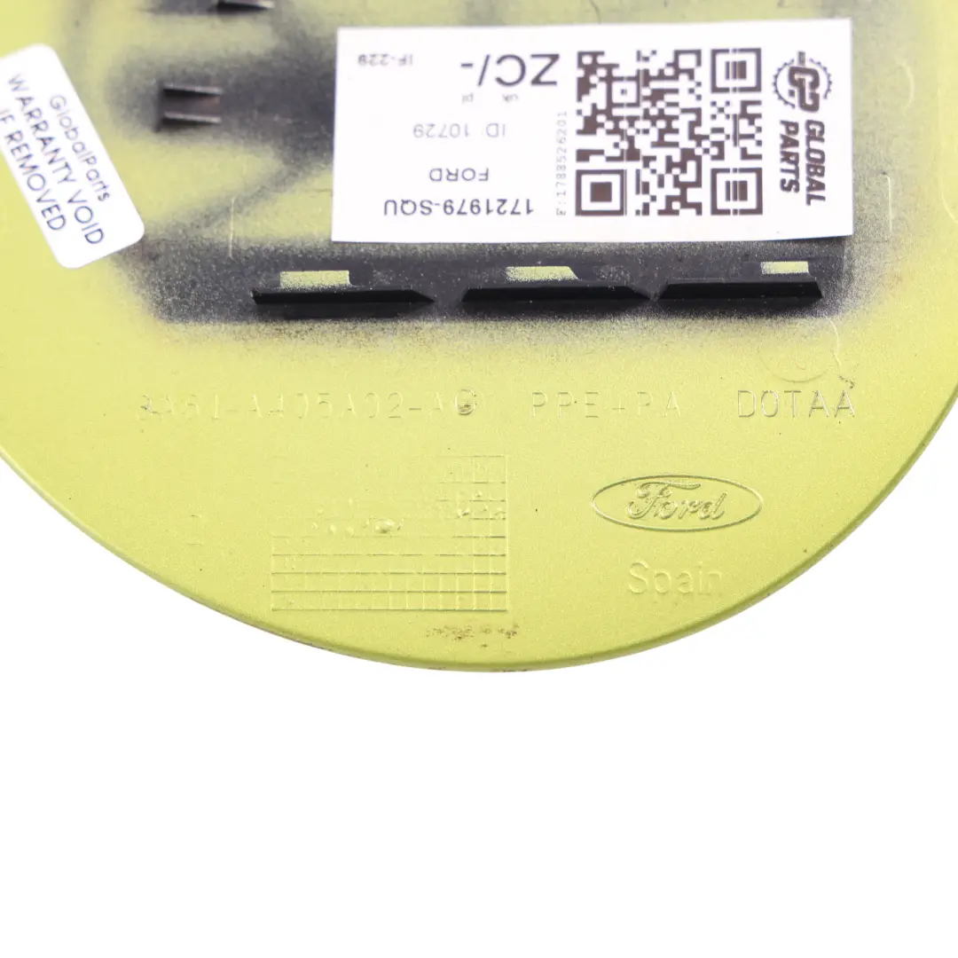 Sportello Bocchettone Carburante Copertura Tappo Squeeze G per Ford Fiesta MK7 con numero di parte 1721979 Ford Fiesta MK7 Sportello Bocchettone Carburante Copertura Tappo Squeeze G - SKU 1721979-SQU - Numero di parte 1721979
