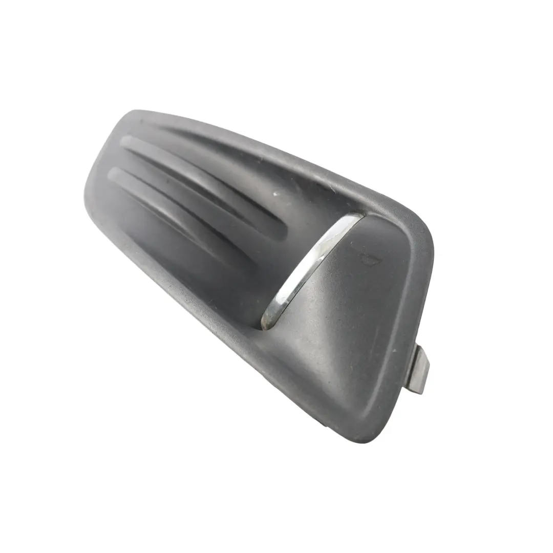 Osłona Halogenu Zderzaka Przód Prawa do Ford Fiesta Mk7 o numerze 1840418 Ford Fiesta Mk7 Osłona Halogenu Zderzaka Przód Prawa - SKU 1840418 - Numer Części 1840418