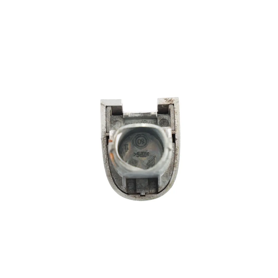 Zaślepka Klamki Srebrny A7W do Volkswagen Golf Jetta Eos Golf Plus o numerze 1K5837879 Volkswagen Golf Jetta Eos Golf Plus Zaślepka Klamki Srebrny A7W - SKU 1K5837879-RES - Numer Części 1K5837879