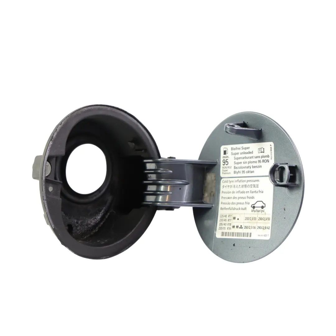 Volkswagen Scirocco Mk3 Trappe Réservoir Bouchon Gris Béryllium R7K - SKU 1K8809857C-BEG - Numéro de pièce 1K8809857C