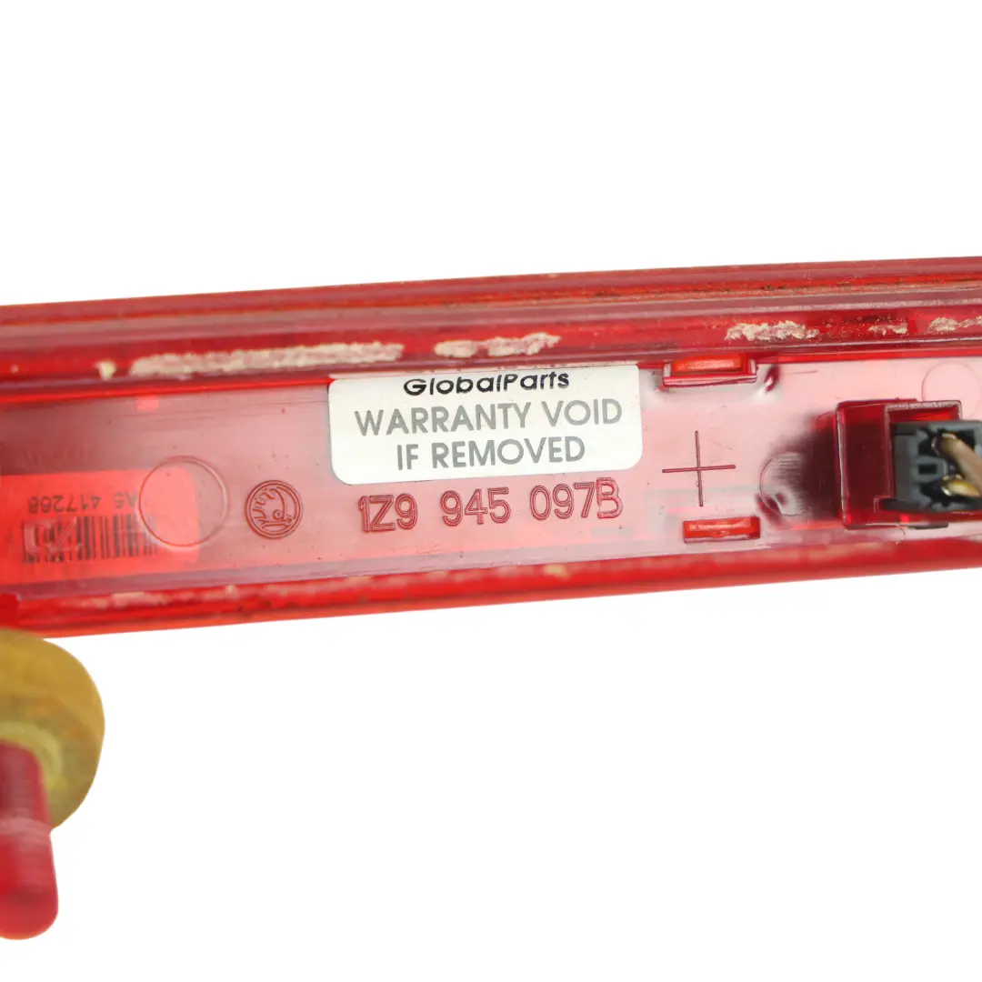 Mk2 Vrs Combi Terza Luce Stop Alta per Skoda Octavia con numero di parte 1Z9945097B Skoda Octavia Mk2 Vrs Combi Terza Luce Stop Alta - SKU 1Z9945097B - Numero di parte 1Z9945097B