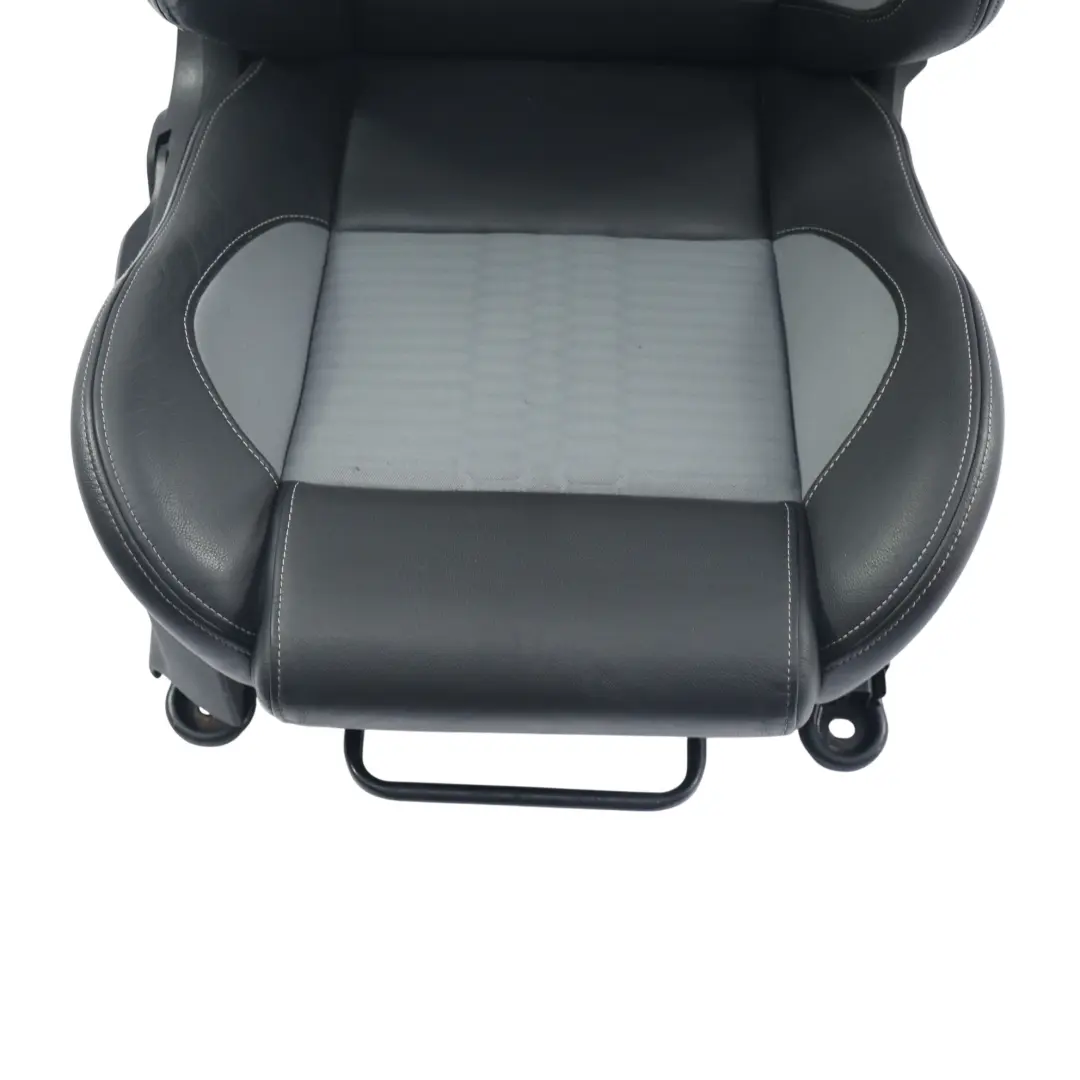 Recaro Siège Avant Chauffant Droit Tissu Cuir Noir Gris pour Ford Fiesta Mk7 ST à propos du numéro de pièce 2050445 Ford Fiesta Mk7 ST Recaro Siège Avant Chauffant Droit Tissu Cuir Noir Gris - SKU 2050445-1 - Numéro de pièce 2050445