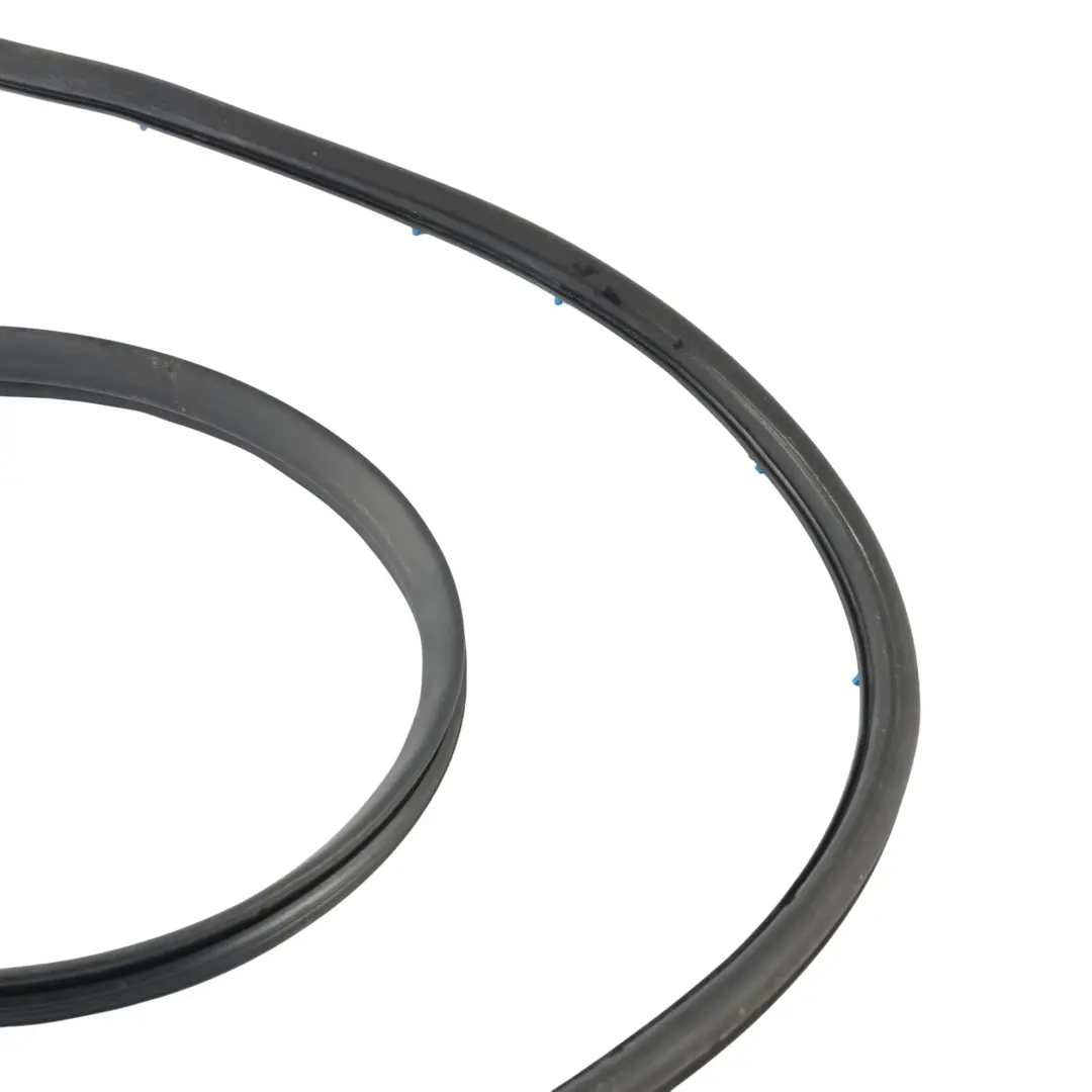 Ford Fiesta Mk8 Uszczelka Drzwi Przednia Prawa - SKU 2275687-1 - Numer Części 2275687