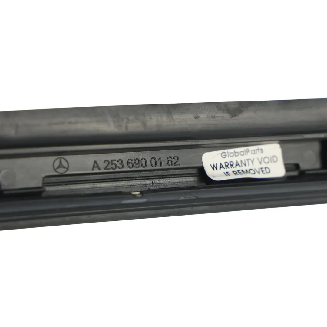 Listwa Słupka A Drzwi Przednich Czarna Lewa A2536905900 do Mercedes GLC X253 o numerze 2536900162 Mercedes GLC X253 Listwa Słupka A Drzwi Przednich Czarna Lewa A2536905900 - SKU 2536900162 - Numer Części 2536900162