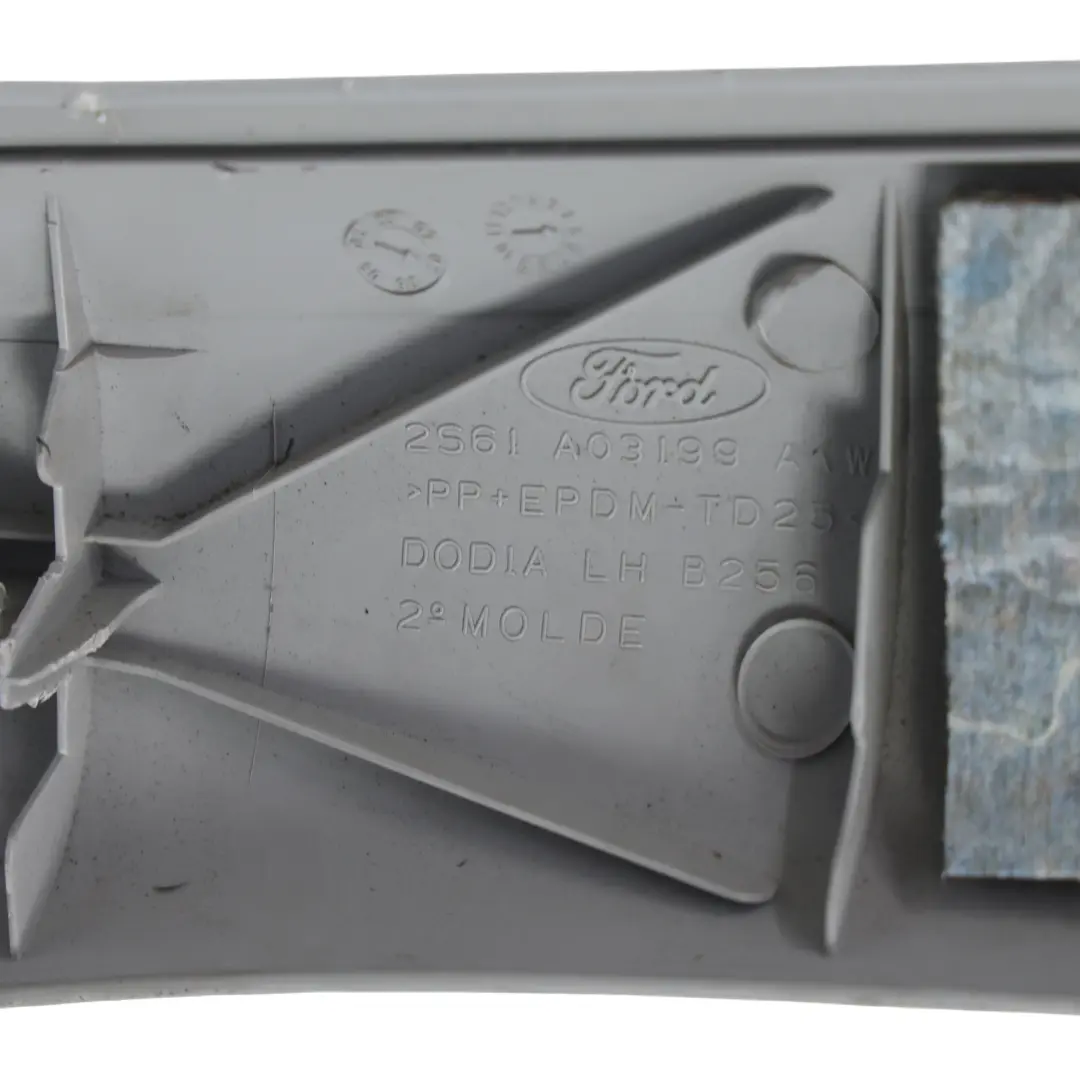 Mk5 A-Säule Abdeckung Verkleidung Links Grau für Ford Fiesta mit Teilenummer 2S61-A03199-AKW Ford Fiesta Mk5 A-Säule Abdeckung Verkleidung Links Grau - SKU 2S61-A03199-AKW - Teilenummer 2S61-A03199-AKW