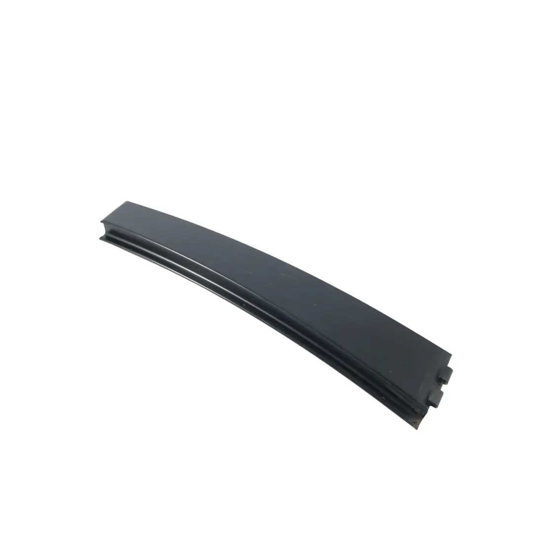 Moldura Marco Ventana Puerta Trasera Izquierda para Volkswagen Passat B6 con número de pieza 3C0839901B Volkswagen Passat B6 Moldura Marco Ventana Puerta Trasera Izquierda - SKU 3C0839901B - Número de pieza 3C0839901B