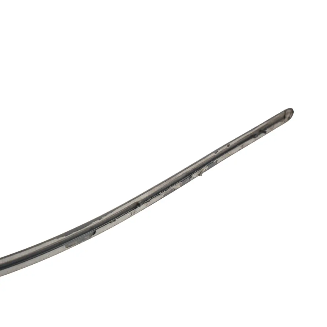 Baguette Porte Avant Noir Satiné Droite pour Volkswagen Passat B6 à propos du numéro de pièce 3C0853516 Volkswagen Passat B6 Baguette Porte Avant Noir Satiné Droite - SKU 3C0853516 - Numéro de pièce 3C0853516