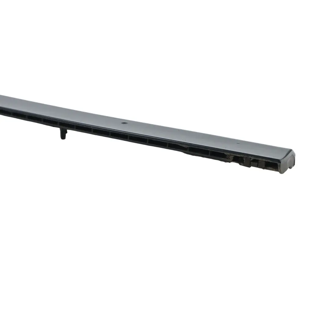 Moldura Inferior Puerta Trasera Izquierda Negro Perla C9X para Volkswagen Passat B6 con número de pieza 3C0854949B Volkswagen Passat B6 Moldura Inferior Puerta Trasera Izquierda Negro Perla C9X - SKU 3C0854949B-DBL - Número de pieza 3C0854949B
