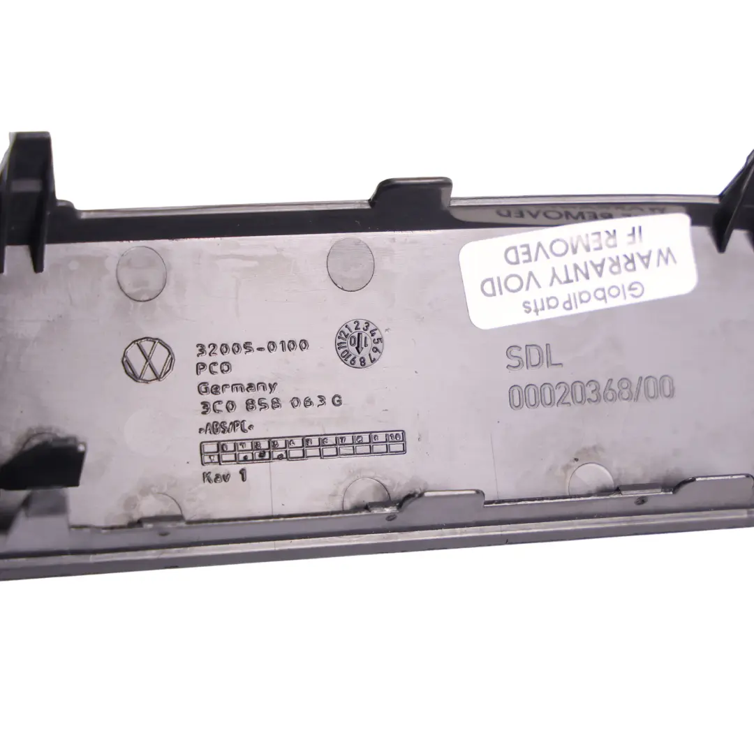 Ramka Przycisku Świateł Awaryjnych do Volkswagen Passat B6 o numerze 3C0858063G Volkswagen Passat B6 Ramka Przycisku Świateł Awaryjnych - SKU 3C0858063G - Numer Części 3C0858063G