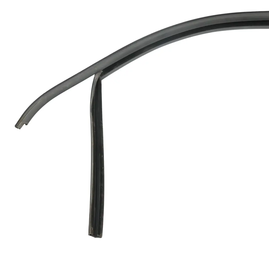 Uszczelka Ramka Szyby Drzwi Przednich Lewa do Volkswagen Passat B7 o numerze 3C4837431G Volkswagen Passat B7 Uszczelka Ramka Szyby Drzwi Przednich Lewa - SKU 3C4837431G - Numer Części 3C4837431G