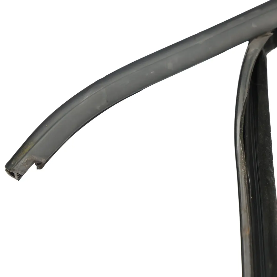Uszczelka Ramka Szyby Drzwi Przednich Lewa do Volkswagen Passat B7 o numerze 3C4837431G Volkswagen Passat B7 Uszczelka Ramka Szyby Drzwi Przednich Lewa - SKU 3C4837431G - Numer Części 3C4837431G