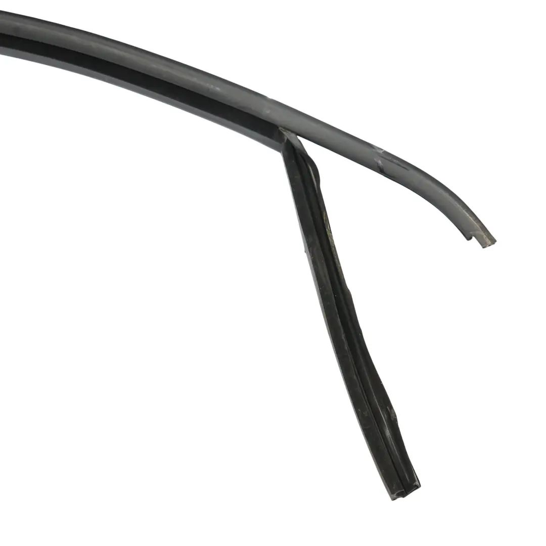 Junta Cristal Puerta Delantera Derecha para Volkswagen Passat B7 con número de pieza 3C4837432G Volkswagen Passat B7 Junta Cristal Puerta Delantera Derecha - SKU 3C4837432G - Número de pieza 3C4837432G