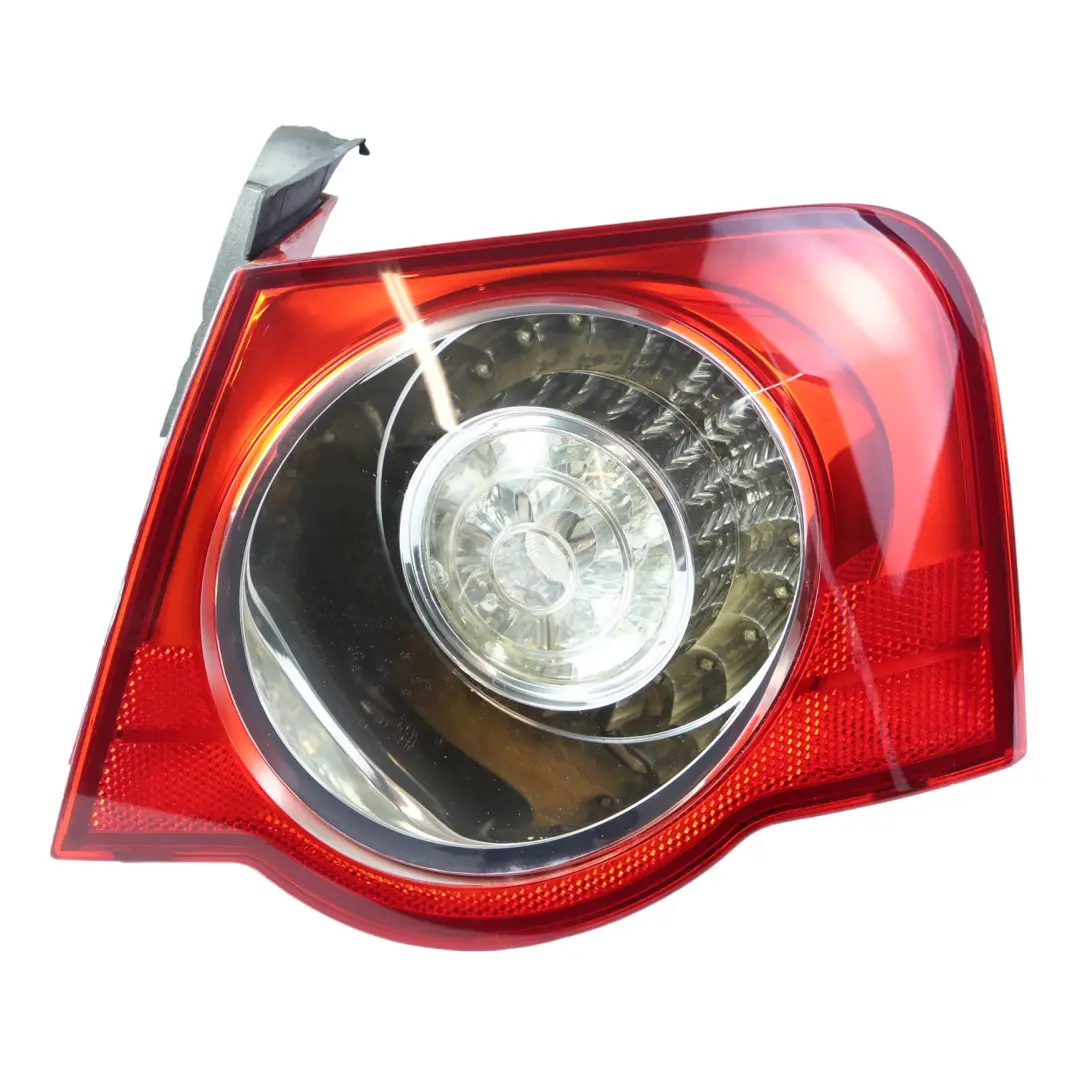 Piloto Trasero Exterior Derecho para Volkswagen Passat B6 con número de pieza 3C5945096C Volkswagen Passat B6 Piloto Trasero Exterior Derecho - SKU 3C5945096C - Número de pieza 3C5945096C