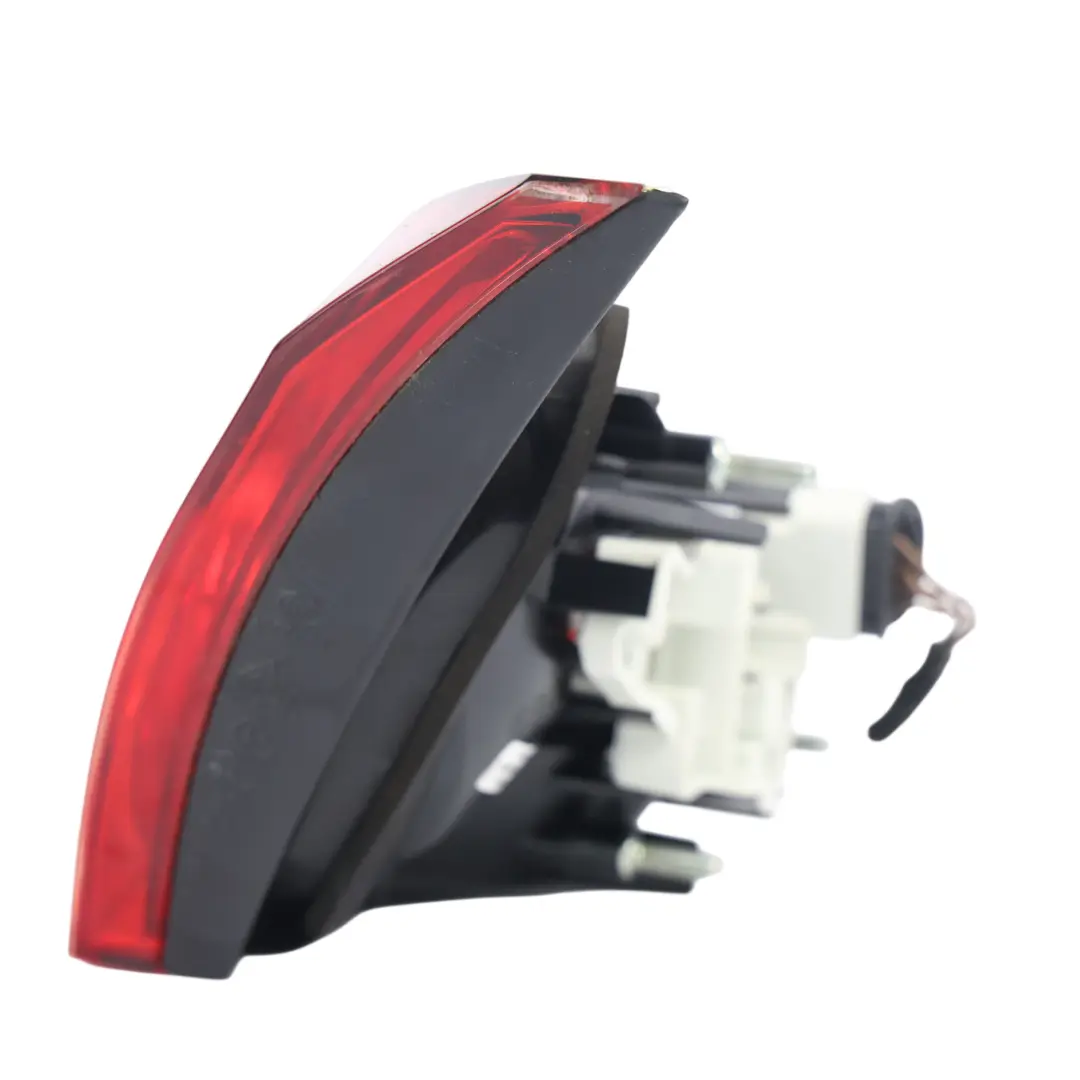 Lampa Tylna Wewnętrzna Prawa do Volkswagen Passat CC o numerze 3C8945094F Volkswagen Passat CC Lampa Tylna Wewnętrzna Prawa - SKU 3C8945094F - Numer Części 3C8945094F