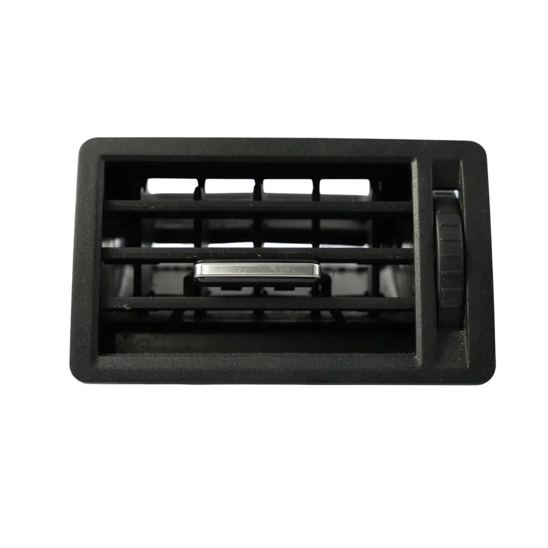 Kratka Nawiewu Deski Rozdzielczej Prawa do Ford Kuga C-Max o numerze 3M51-R018B08-AFW Ford Kuga C-Max Kratka Nawiewu Deski Rozdzielczej Prawa - SKU 3M51-R018B08-AFW - Numer Części 3M51-R018B08-AFW
