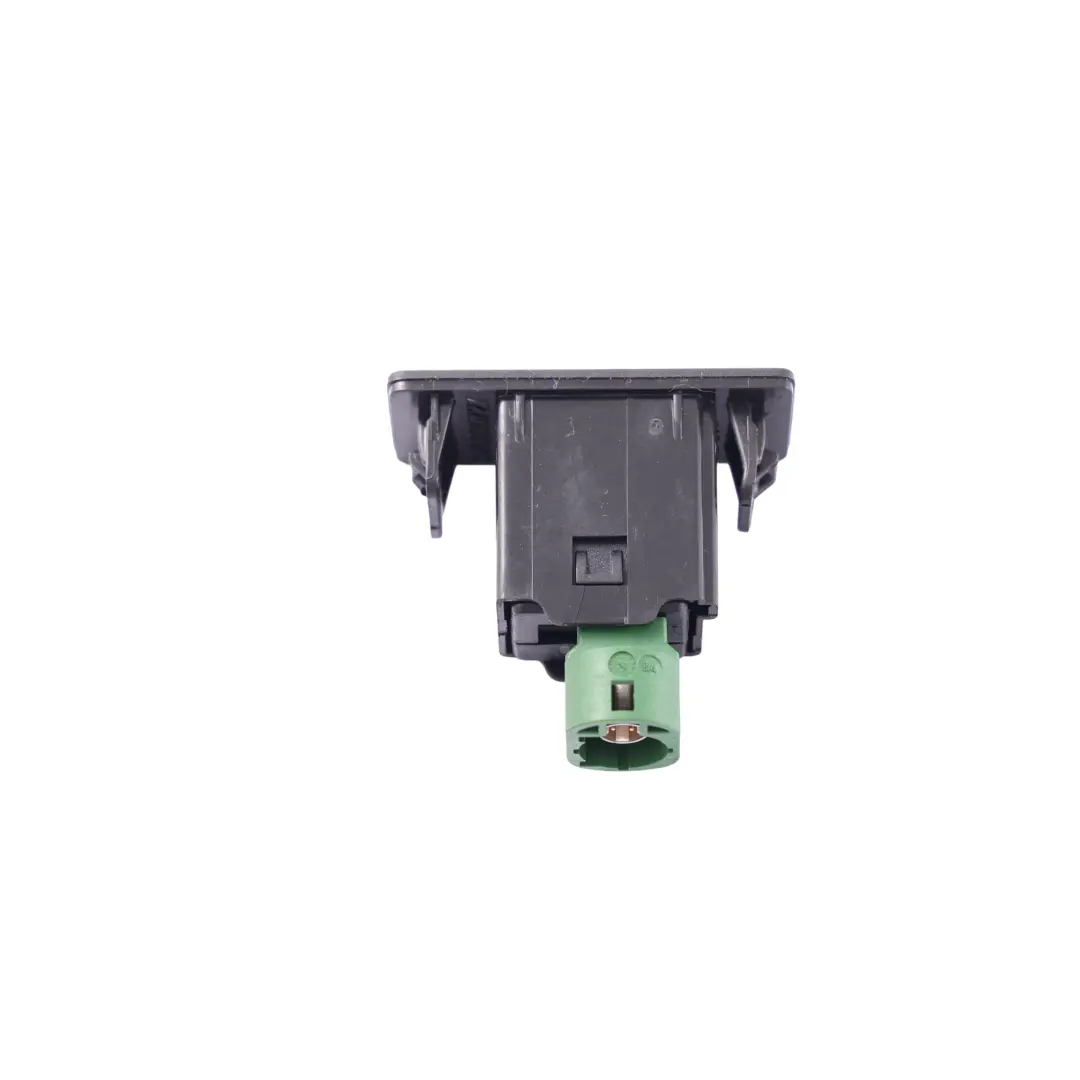 Mk3 3V Kombi Gniazdo Usb Złącze 2.0 Diesel do Skoda Superb o numerze 3V0035727 Skoda Superb Mk3 3V Kombi Gniazdo Usb Złącze 2.0 Diesel - SKU 3V0035727 - Numer Części 3V0035727