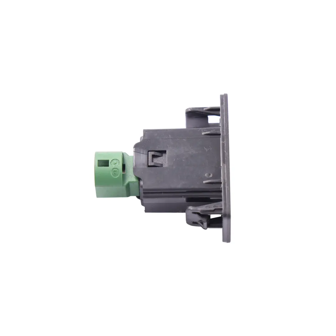 Mk3 USB Port Media In Socket Connector 2.0 Diesel to Skoda Superb with Part number 3V0035727 Skoda Superb Mk3 USB Port Media In Socket Connector 2.0 Diesel - SKU 3V0035727 - Part number 3V0035727