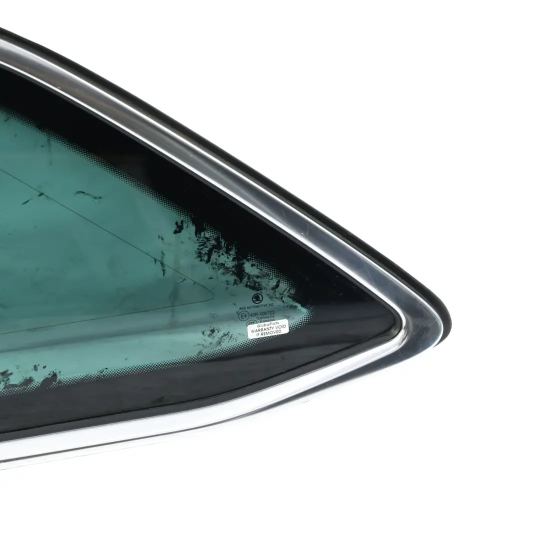 3V Seitenscheibe Feststehend Getönt Chrom Hinten Links für Skoda Superb mit Teilenummer 3V9845297L Skoda Superb 3V Seitenscheibe Feststehend Getönt Chrom Hinten Links - SKU 3V9845297L - Teilenummer 3V9845297L