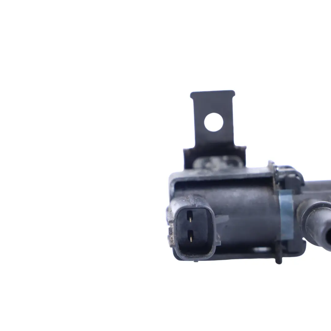 Pokrywa Modułu Zaworu Odpowietrzania do Jaguar XK8 X100 o numerze 3W83-9C915-BC Jaguar XK8 X100 Pokrywa Modułu Zaworu Odpowietrzania - SKU 3W83-9C915-BC - Numer Części 3W83-9C915-BC