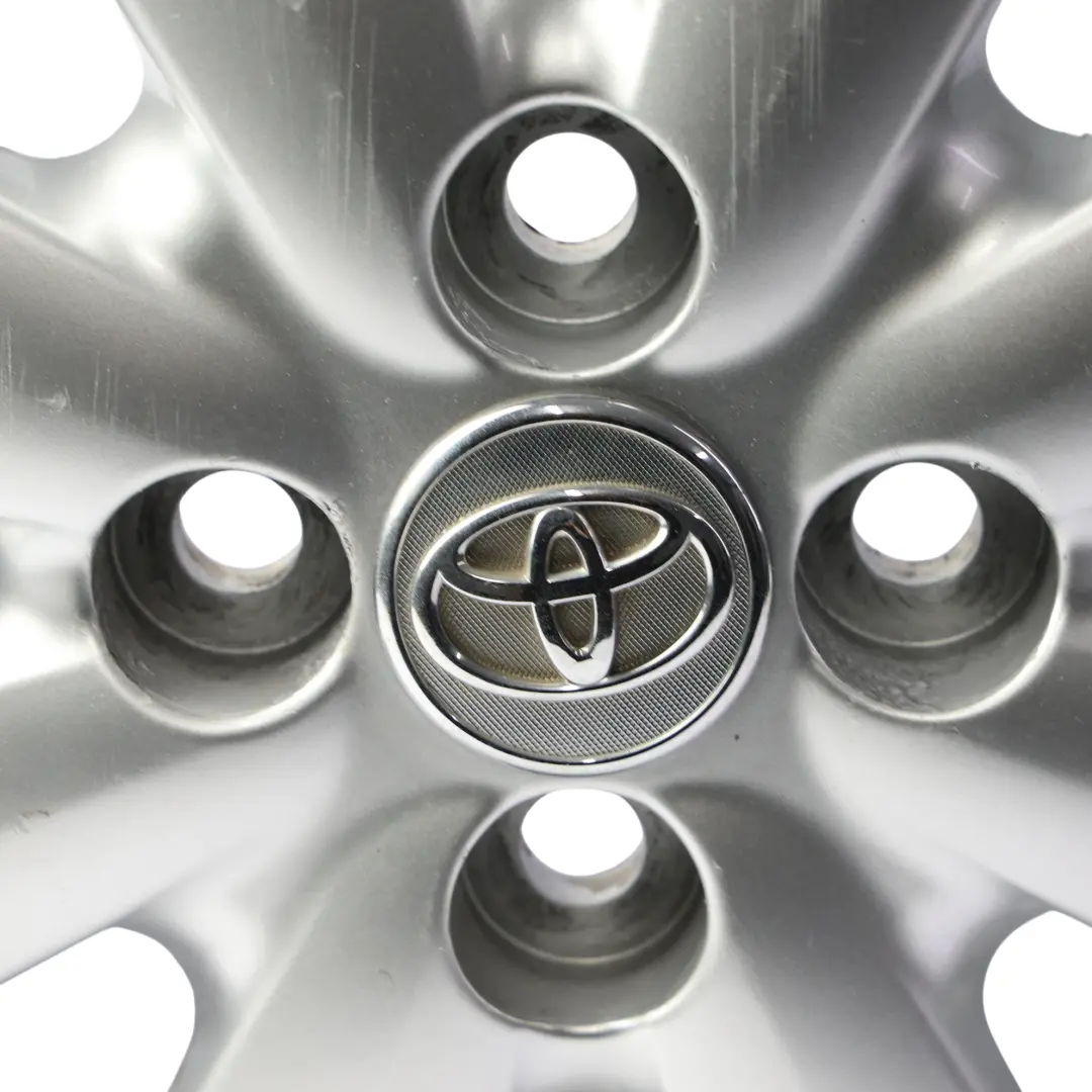 Mk2 Felga Aluminiowa Srebrna 15" 5.5J ET:45 do Toyota Yaris o numerze 42611-0D240 Toyota Yaris Mk2 Felga Aluminiowa Srebrna 15" 5.5J ET:45 - SKU 42611-0D240-SL1 - Numer Części 42611-0D240