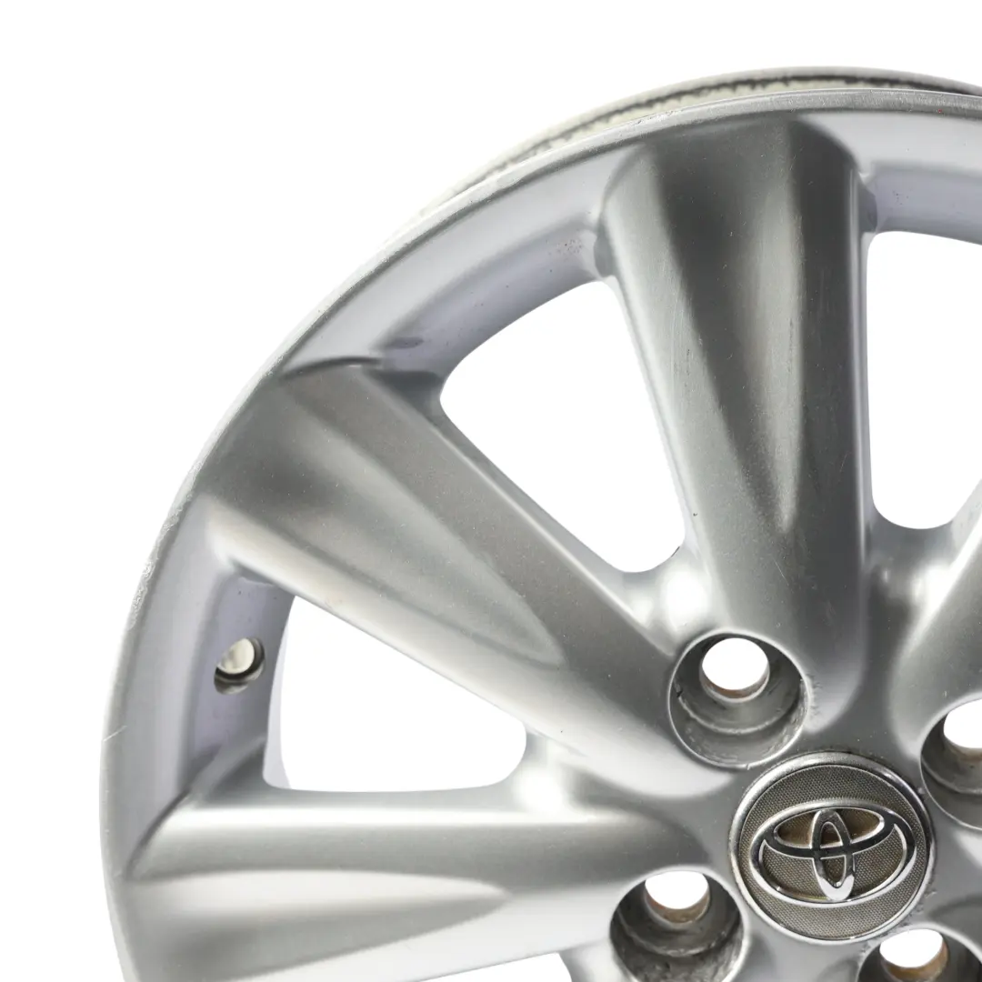 Mk2 Felga Aluminiowa Srebrna 15" 5.5J ET:45 do Toyota Yaris o numerze 42611-0D240 Toyota Yaris Mk2 Felga Aluminiowa Srebrna 15" 5.5J ET:45 - SKU 42611-0D240-SL2 - Numer Części 42611-0D240