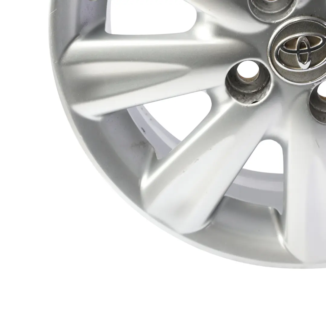 Mk2 Llanta Aleación Plateada 15" 5,5J ET:45 para Toyota Yaris con número de pieza 42611-0D240 Toyota Yaris Mk2 Llanta Aleación Plateada 15" 5,5J ET:45 - SKU 42611-0D240-SL2 - Número de pieza 42611-0D240