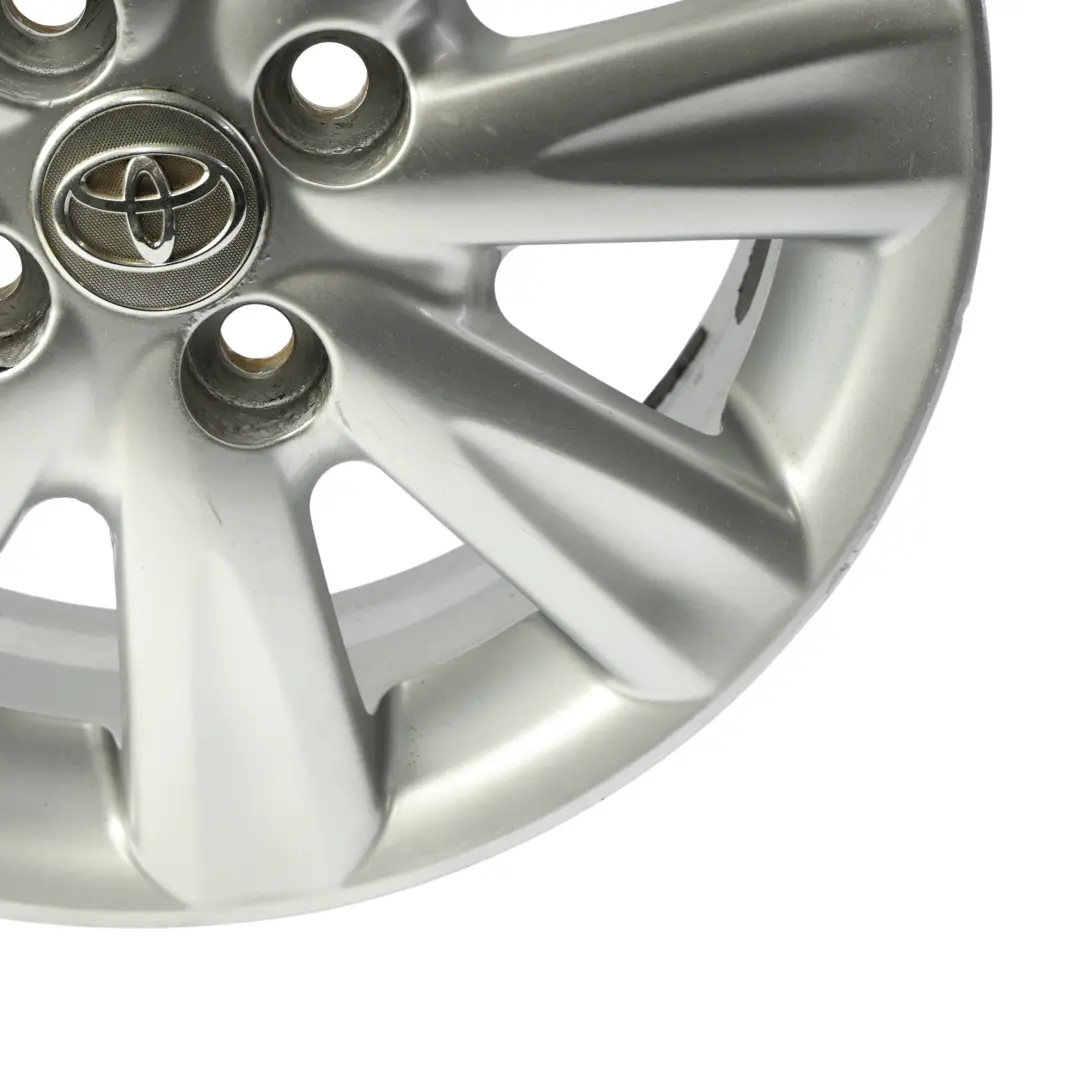 Mk2 Felga Aluminiowa Srebrna 15" 5.5J ET:45 do Toyota Yaris o numerze 42611-0D240 Toyota Yaris Mk2 Felga Aluminiowa Srebrna 15" 5.5J ET:45 - SKU 42611-0D240-SL2 - Numer Części 42611-0D240