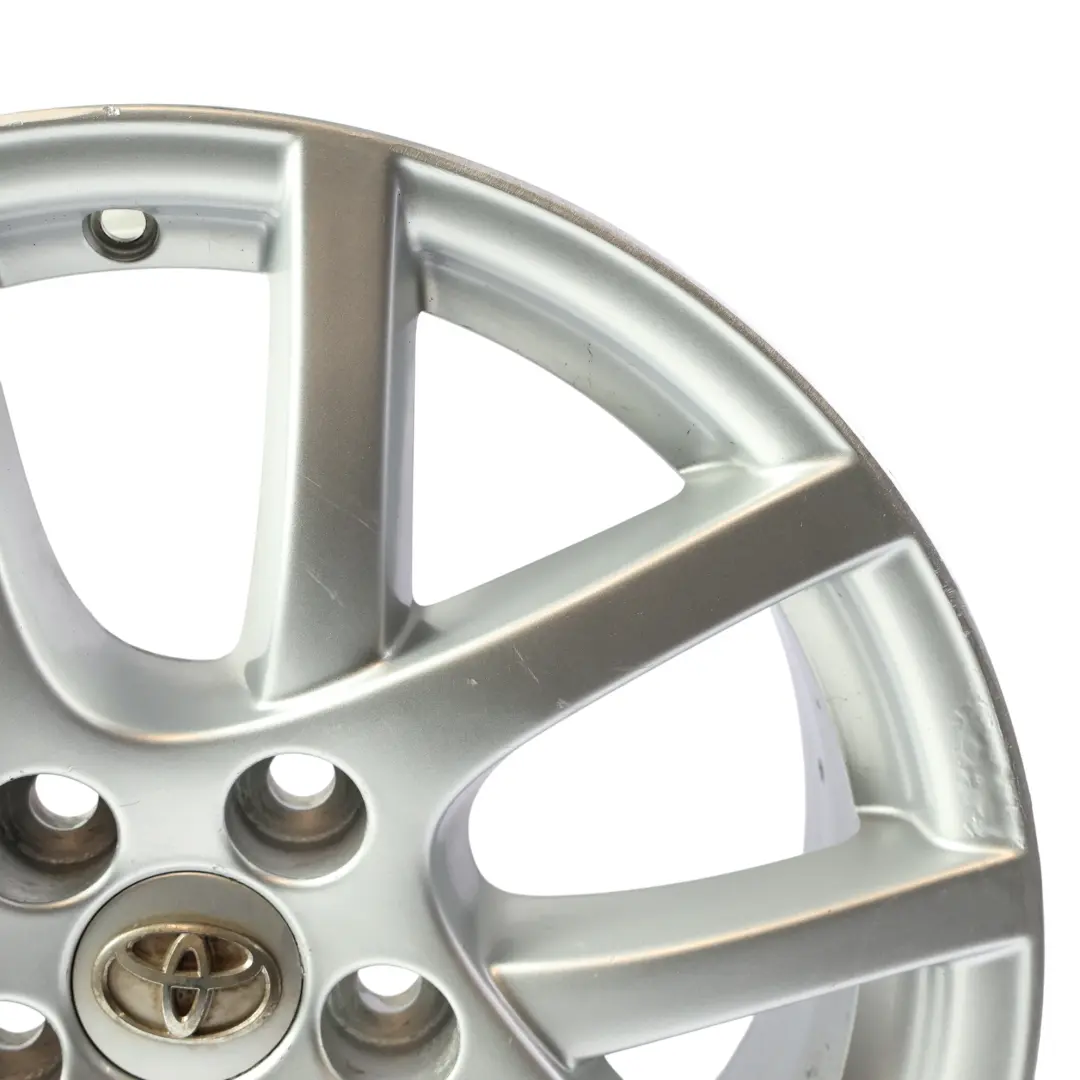 Mk2 Felga Aluminiowa Srebrna 17" 7J ET:39 42611-0F130 do Toyota Verso o numerze 426110F130 Toyota Verso Mk2 Felga Aluminiowa Srebrna 17" 7J ET:39 42611-0F130 - SKU 426110F130-SL2 - Numer Części 426110F130