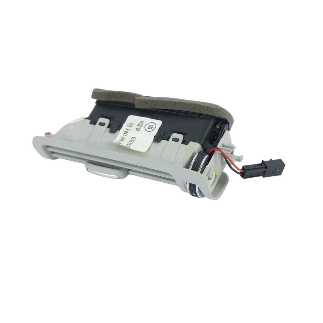 Presa Aria Superiore Montante B Destra Grigia per Audi A7 4G A6 C7 con numero di parte 4G0819210E Audi A7 4G A6 C7 Presa Aria Superiore Montante B Destra Grigia - SKU 4G0819210E-1 - Numero di parte 4G0819210E