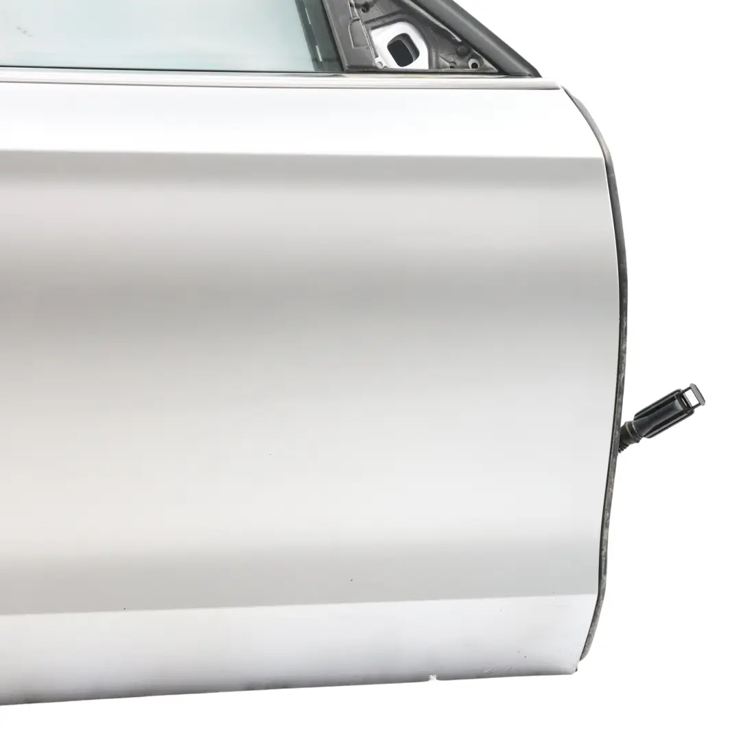 Drzwi Przednie Prawe Ice Silver Srebrny Metalik X7W do Audi A8 D4 o numerze 4H0831052B Audi A8 D4 Drzwi Przednie Prawe Ice Silver Srebrny Metalik X7W - SKU 4H0831052B-ICS - Numer Części 4H0831052B