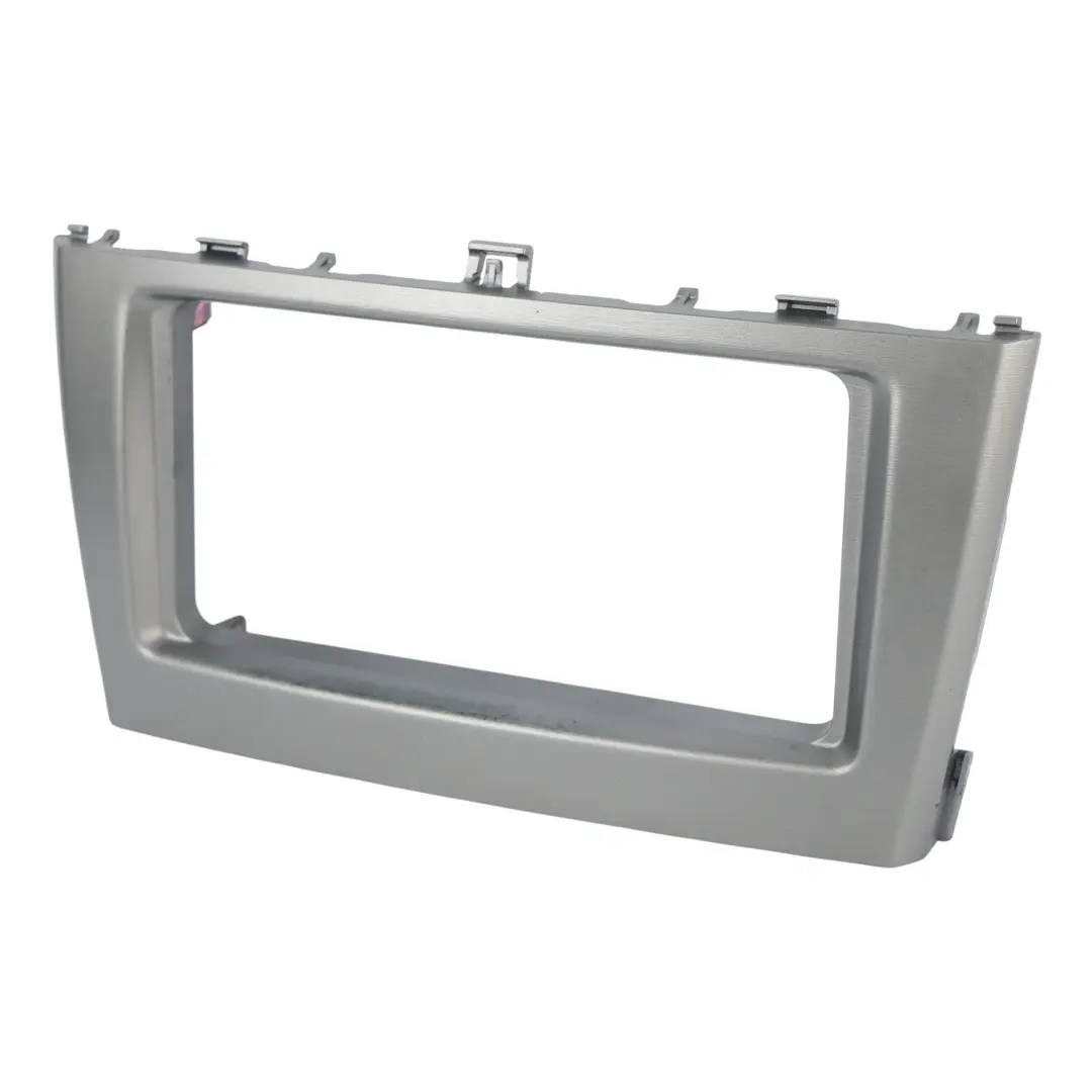 Mittelkonsole Radio Blende Abdeckung Grau für Toyota Avensis T270 mit Teilenummer 5540505220 Toyota Avensis T270 Mittelkonsole Radio Blende Abdeckung Grau - SKU 5540505220 - Teilenummer 5540505220