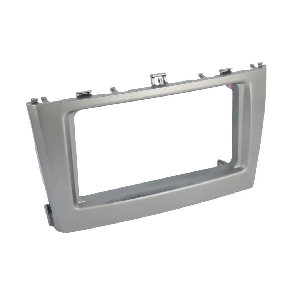 Mittelkonsole Radio Blende Abdeckung Grau für Toyota Avensis T270 mit Teilenummer 5540505220 Toyota Avensis T270 Mittelkonsole Radio Blende Abdeckung Grau - SKU 5540505220 - Teilenummer 5540505220