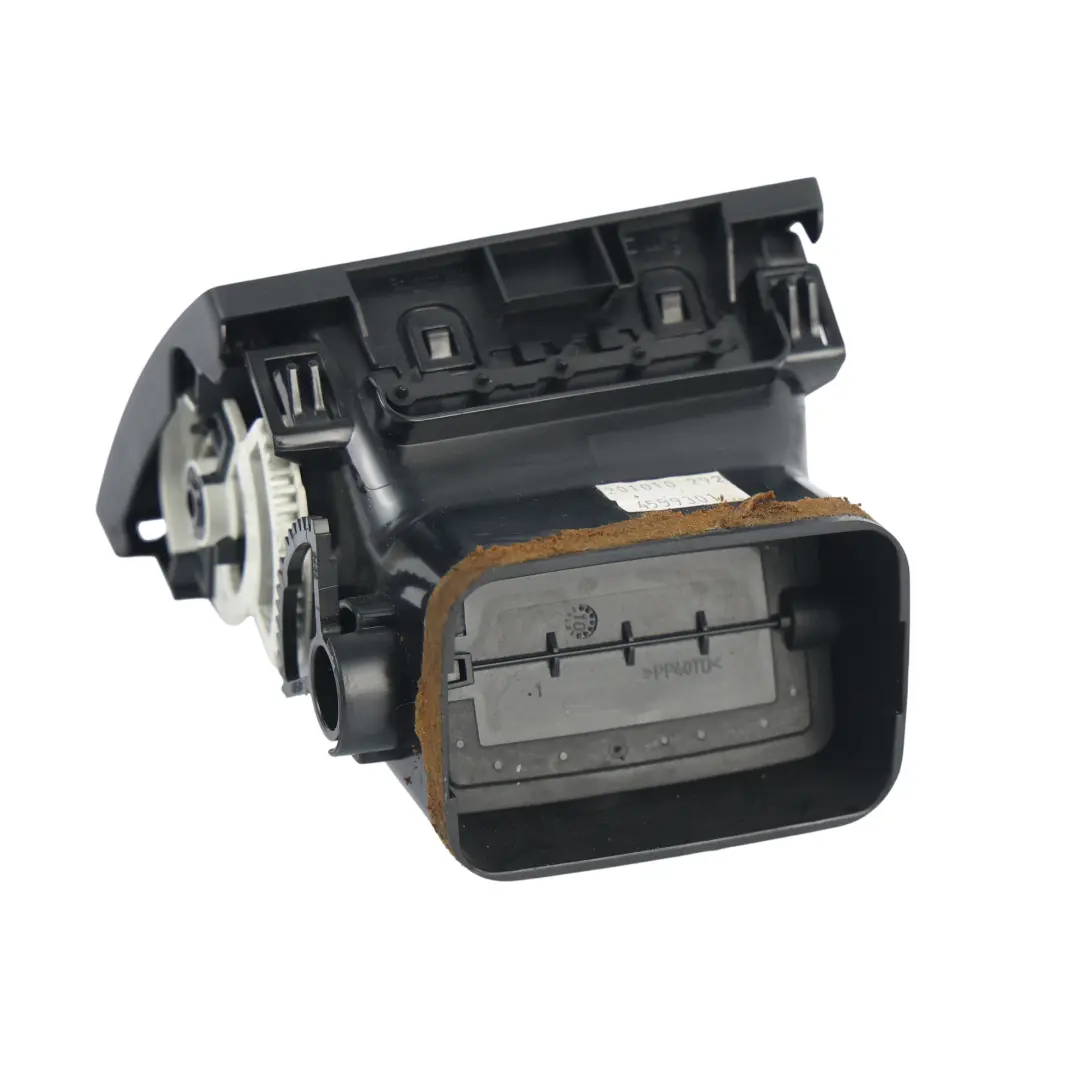 Dashborad Air Vent Regulated Black Right O/S to Toyota Avensis T270 with Part number 5565005140C0 Toyota Avensis T270 Dashborad Air Vent Regulated Black Right O/S - SKU 5565005140C0 - Part number 5565005140C0