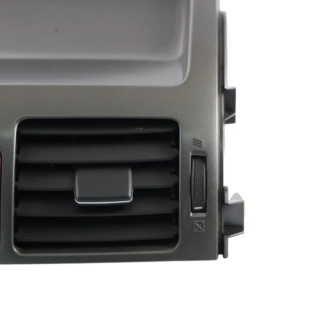 Toyota Auris E15 Rejilla Ventilación Centro Interruptor Emergencia - SKU 5567002100 - Número de pieza 5567002100