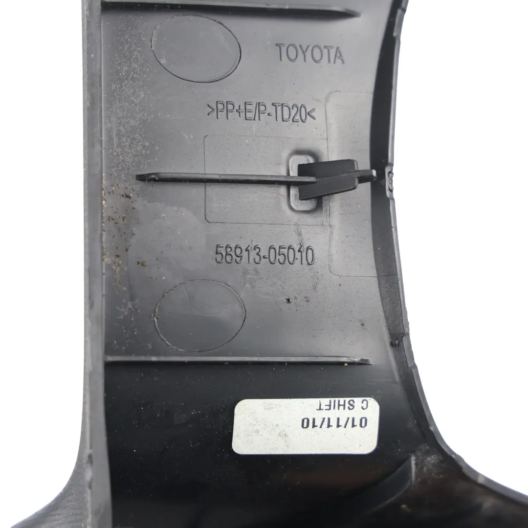 Toyota Avensis T270 Habillage Console Centrale Panneau Garniture - SKU 5891305010 - Numéro de pièce 5891305010