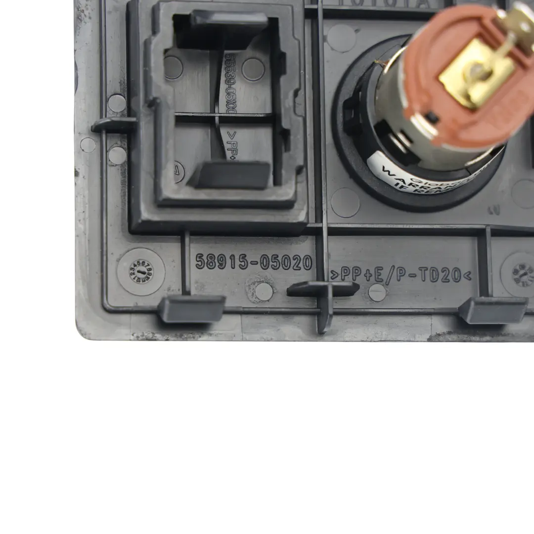 Toyota Avensis T270 Mk3 Tapa Consola Central Trasera Toma 12V - SKU 5891505020C0 - Número de pieza 5891505020C0