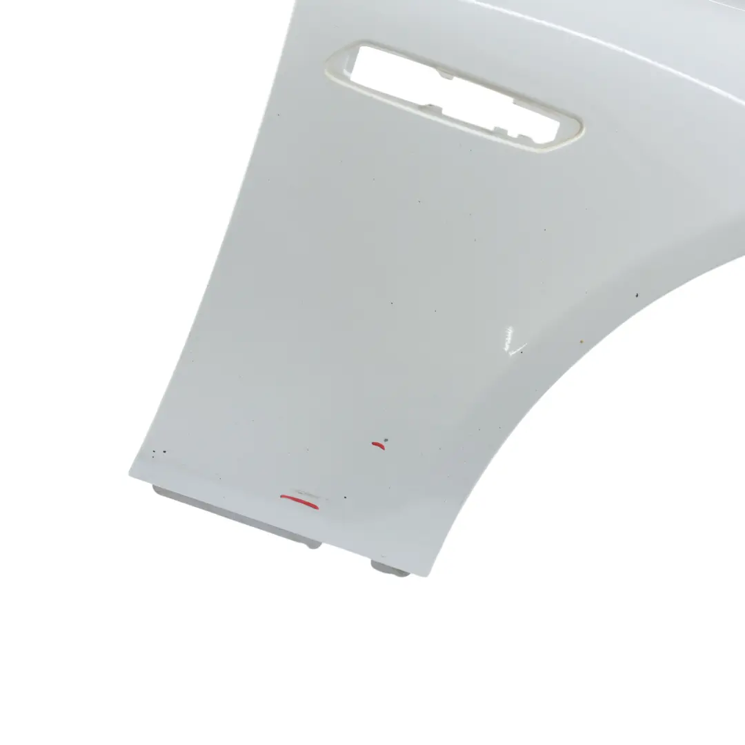 Aleta Delantera Derecha Blanco Mineral Metalizado A96 para BMW F10 F11 con número de pieza 5A03262 BMW F10 F11 Aleta Delantera Derecha Blanco Mineral Metalizado A96 - SKU 5A03262-MW - Número de pieza 5A03262